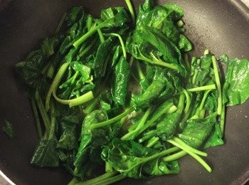 step4: 同鑊落菠菜炒軟