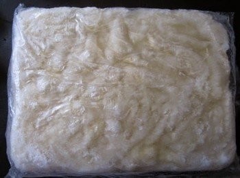 step10: [廚房手記]
l  無骨鳯爪可在凍肉鋪買到約$20一磅，一pack大約4至5磅
l  洋葱絲及香芹先放入雪柜雪凍。