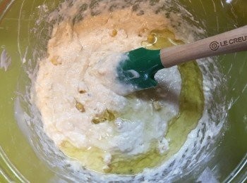 step5: 加入橄欖油攪混。