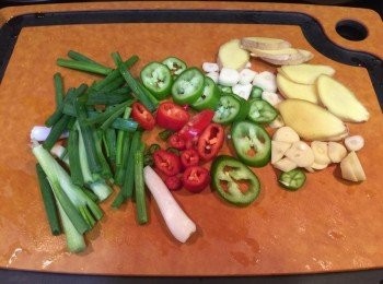 step1: 海蝦洗淨去腸備肉。