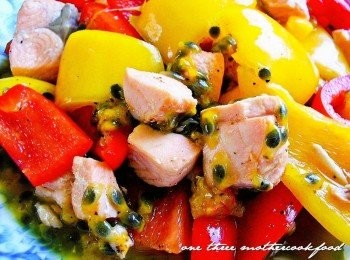 step4: 最後把蒸熟的鮭魚再一起放入拌勻即可