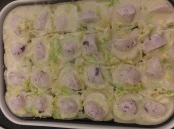 step5: 將粉漿用竹簽開一份份,翻轉期間將側面的粉漿撥入丸子中心做成收口。