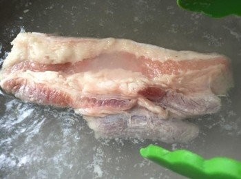 step10: 五花腩飛水約1分鐘