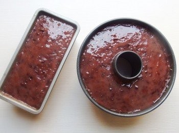 step13: 剛蒸熟的年糕是濕軟的,需放至冷卻後才會成型,定型後即可脫模。