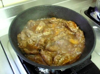 step3: 小火滾後蓋上鍋蓋悶煮至軟爛止或易可電鍋煮(我是悶煮一下再放入電鍋)