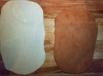 step4: 將已醒好的兩種麵糰取出，分別擀成薄皮，饀皮最好擀至與水皮的長度一樣，但寬度要比水皮小，而且水皮擀得要比餡皮薄一點。
