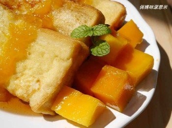 step5: *淋上芒果醬以及鮮芒果裝飾~ (芒果醬須另製，食譜請見)