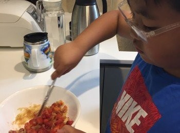 step7: 將糖和士多啤梨充份攪勻