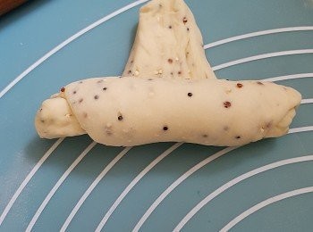 step4: 由頭端慢慢推向尖部尾段、 中段期間可以將尾端慢慢用手拉長