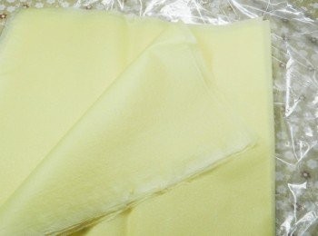 step3: 黃豆皮可到素<span class="group_1">食材</span>料行購買，黃豆皮一大張可分四小張