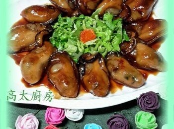 step6: 將金蠔排上碟後淋上汁料即可