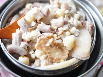 step3: 若喜歡較軟爛的豬腸口感，可以再加些100cc水於外鍋繼續燉煮至電源跳起