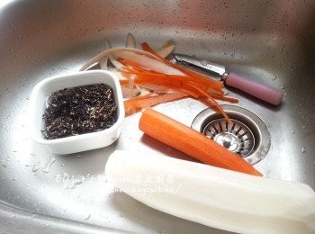 step1: 將木耳浸水至軟身 , 白蘿蔔及甘旬去皮