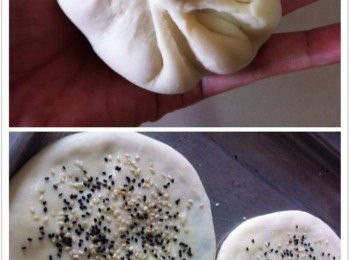 step4: 然後白色麵團包入餡料，壓扁，休面30分鐘。
表面塗上一層蛋汁，灑上白芝麻和黑芝麻。