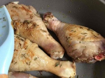 step2: 然後用大火煎至兩面金黃，不用全熟拎起備用