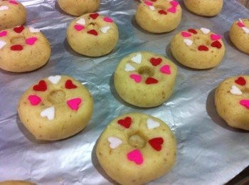 step6: 加上少許糖心在表面上即可。
預熱烤箱160度，烘烤20分鐘即可