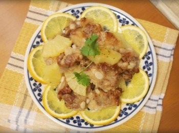 step4: 擺盤囉~~周圍鋪上柳橙片看起來更美味:) 不油炸的看起來一樣可口呢!!!