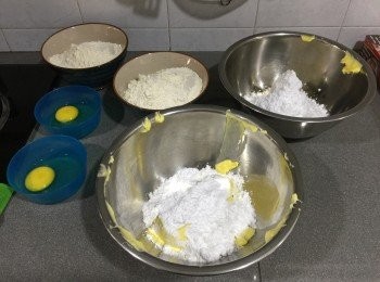 step2: 準備好材料
牛油放軟