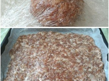 step2: 將步驟⑴放在烘焙紙上，再蓋上保鮮膜用擀麵棍擀薄然後移走保鮮膜把烘焙紙一併放入焗盤內。