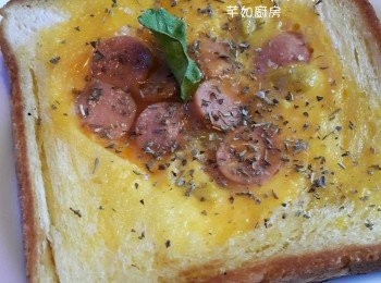 step8: 上碟, 即成腸仔煎蛋多士