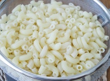 step1: 將通粉煮熟，瀝乾水份 (不要煮至太軟身）