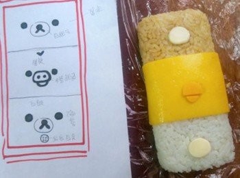 step8: 用珍奶吸管在起司片上壓出嘴巴的圖形