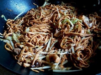 step6: 最後加入椰菜及韭黃拌勻炒數分鐘即可