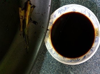 step10: 將煮好的撈飯甜醬油，隔去蔥段，盛起備用