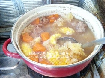 step8: 最後加入雪耳拌勻煲滾 , 蓋上蓋轉中火煲15分鐘