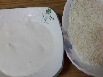 step8: 麵粉加水調勻後掃上漢堡排 ( 二面都要掃上 )