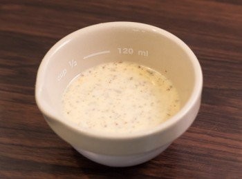 step5: 另外預備<span class="group_3">沾醬</span>，將所有<span class="group_3">沾醬</span>材料拌勻備用