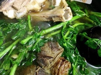 step4: 凍水落陳腎, 羅漢果, 蜜棗, 南北杏開中火至水滾, 之後加豬骨同西洋菜大火煲滾再收小火煲1小時