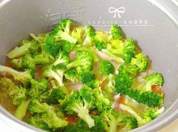 step5: 鋪上花椰菜。