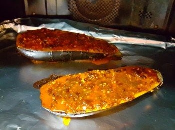 step6: 拿出茄子再塗上醬汁，再烤焗4分鐘。