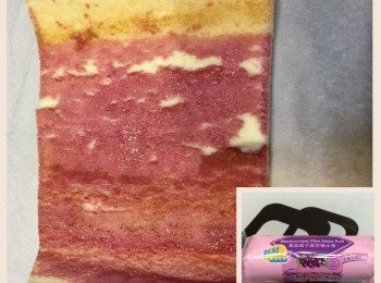 step1: 小心先把嘉頓蛋糕卷開放平