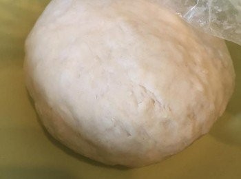 step4: 用乾淨的濕毛巾或保鮮膜蓋好，防止表皮乾硬，靜置麵團醒約30分鐘，