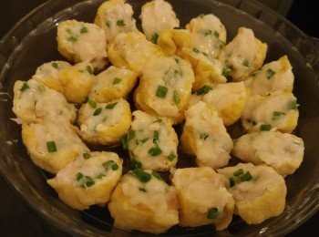 step6: 將鮑魚汁倒入豆腐卜碟內。