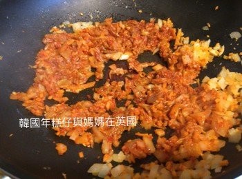 step4: 加入泡菜炒香，