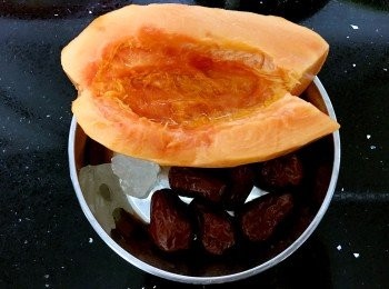 step1: 木瓜去皮去籽，紅棗洗淨，去核。