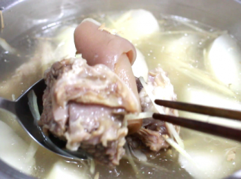 step11: 清燉羊肉, 可作一般湯飲食用; 也可以作為清燉羊肉爐的湯頭, 加點火鍋常配的高麗菜, 肉片等都是很不錯的。