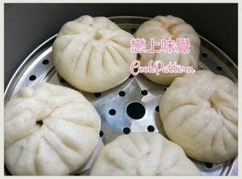 step8: 燒熱一鍋水，放包，用木筷子隔起一條空隙，中小火蒸20分鐘即可。