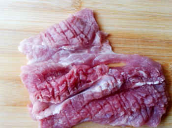 step1: 里脊肉剁碎。