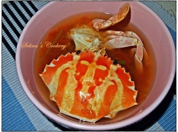 step7: 7.將芹菜粒放湯，略滾一會，即成。