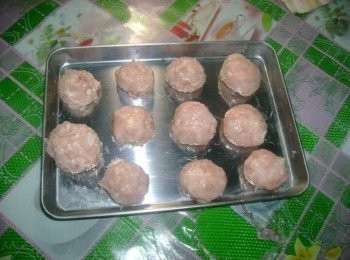 step2: 蝦膠16兩已經調味