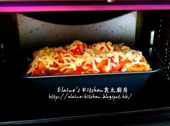 step13: 放入焗爐先用上下火220C焗15分鐘 , 再轉用180C上火焗5分鐘至芝士成金黃色