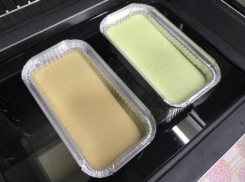 step4: 將粉漿利用隔篩倒入錫紙盤內，蓋上錫紙/微波爐保鮮紙。
 放入蒸爐100C蒸60分鐘即可 (可用牙簽吉入中間，冇痴粉漿即可)