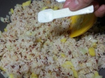 step18: 落1茶匙鹽炒勻