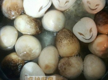 step6: 草菇一開二氽水後備用