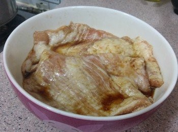 step2: 下<span class="group_2">醃料</span>撈勻放雪櫃醃過夜