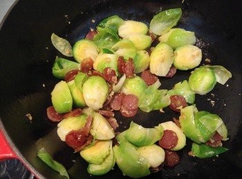 step6: 下椰菜苗略炒,以少去鹽調味即成。